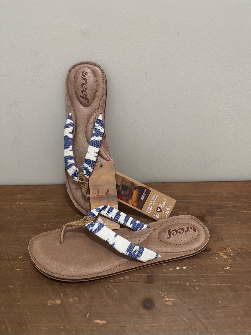 Reef Women's Brown Sandals with Blue and White Patterned Straps Women’s Size 9